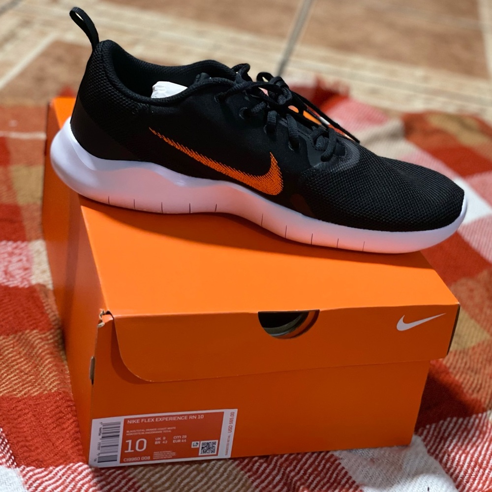 Nike tennis shoes